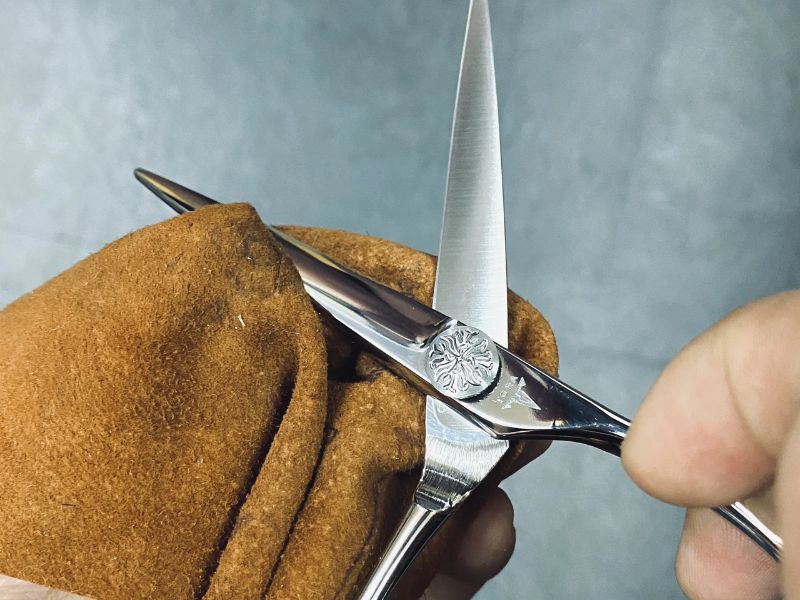 Hướng dẫn bảo dưỡng ốc kéo cắt tóc