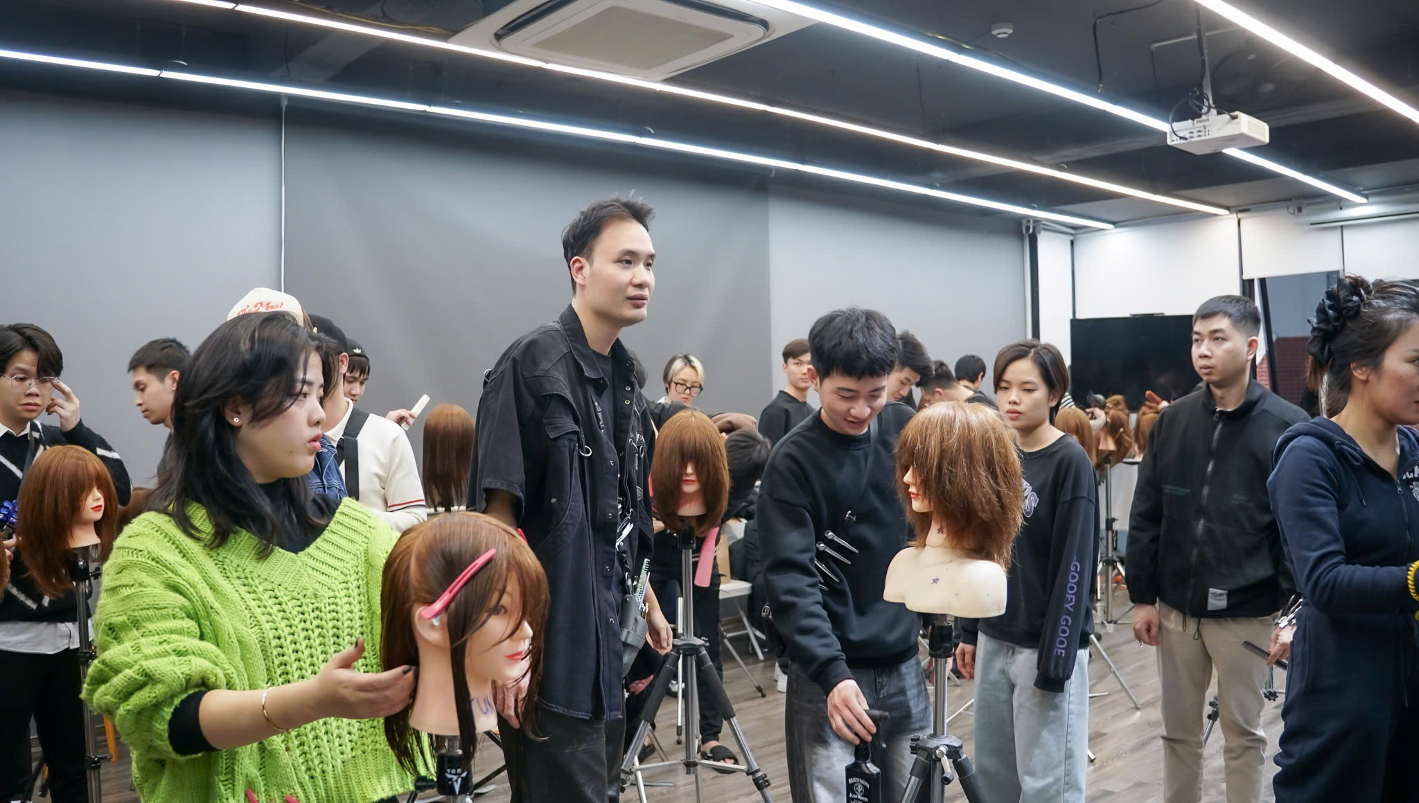 Khóa học cắt tóc nữ cùng Cris Nguyễn