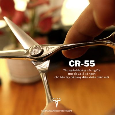 Kéo cắt tóc TORA CR 55 dễ dàng điều khiển phần mũi kéo