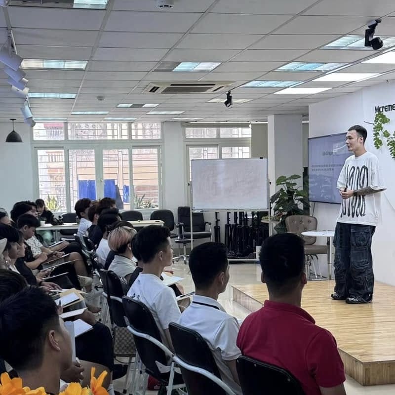 Khóa học cắt tóc nữ cùng Cris Nguyễn