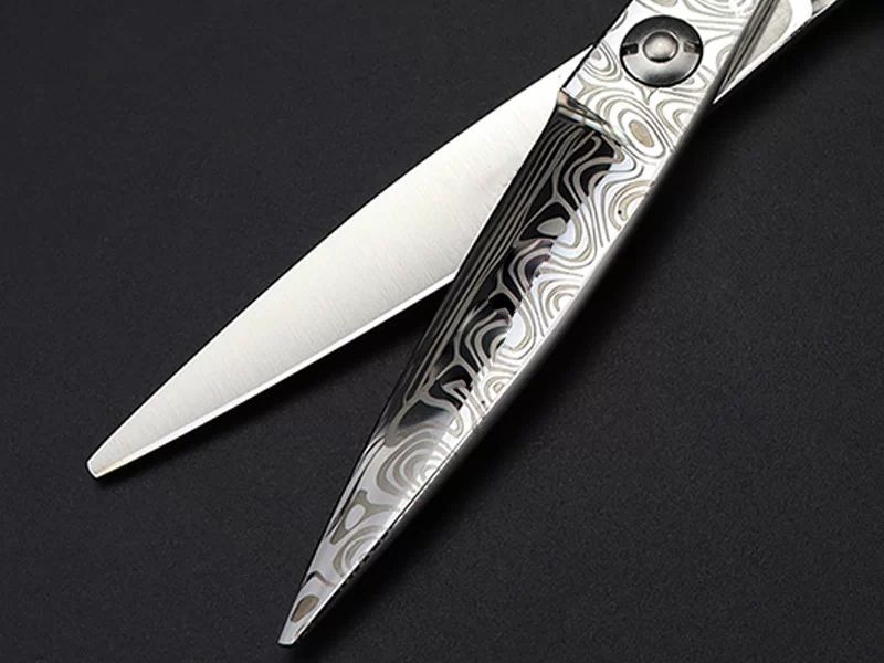 Kéo chuốt truyền thống có thiết kế 2 lưỡi sắc